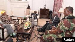 FILE: President Robert Mugabe, center, in a meeting with the ZDF Commander General Constantino Chiwenga, South African Minister of Defense Nosiviwe Mapisa-Nqakula (in yellow head wear), Zimbabwe Defense Minister Dr Sydney Sekeramayi and Zimbabwe State Security 