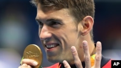 Vận động viên bơi kỳ cựu của đội tuyển Mỹ Michael Phelps giành huy chương vàng cá nhân nam ở nội dung thi đấu 200m hỗn hợp tại Thế vận hội Mùa hè Rio, ngày 11 tháng 8 năm 2016. 