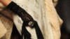 Sebuah pabrik sarung tangan di New York City bernama Wing+Weft Gloves memiliki koneksi dengan Gedung Putih selama puluhan tahun. (Foto: AFP/Giuseppe Cacace)