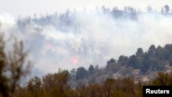 Un incendio forestal en las montañas cercanas a San Bernardino han obligado a la evacuación de cientos de personas.