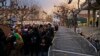 Des centaines d'étudiants américains manifestent contre la venue d'un éditorialiste de Breitbart