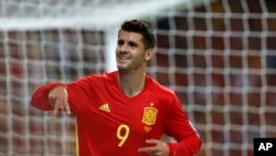 Alvaro Morata de l’Espagne jubile après le 3e but de la sélection espagnole contre celle de l’Italie lors des éliminatoires du mondial 2018 au stade Bernabeu à Madrid, 2 septembre 2017.