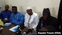 Un accord a été trouvé pour stopper la grève des syndicats de la santé, à Bamako, Mali, le 16 avril 2017. (VOA/Kassim Traoré)