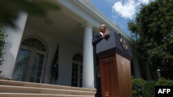 Tổng thống Obama nói chuyện tại vườn hồng Tòa Bạch Ốc sau khi Thượng viện thông qua dự luật nâng mức trần vay nợ, ngày 2/8/2011