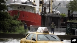 A New York City taxi is stranded in deep water on Manhattan’s West Side as Tropical Storm Irene passes through the city, in New York August 28, 2011
