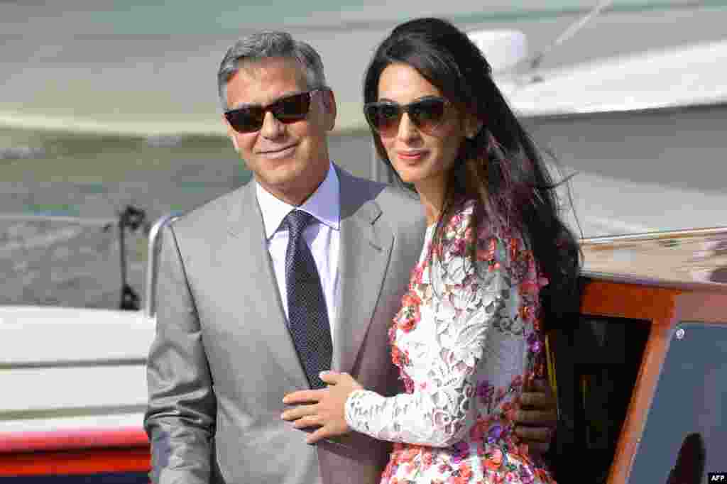 미국 유명 영화배우 조지 클루니(왼쪽)가 27일 레바논계 영국 변호사 아말 알레무딘과 이탈리아 베니스에서 결혼식을 올렸다. 두 사람의 결혼은 많은 영화팬들과 언론의 관심을 모았다. 