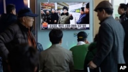 People watch a TV news program showing North Korean leader Kim Jong Un with superimposed letters that read: "North Korea has made nuclear warheads small enough to fit on ballistic missiles" at Seoul Railway Station in Seoul, South Korea, Wednesday, March 