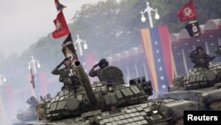 Tanques de fabricación rusa como los del ejército de Venezuela han sido comprados por el gobierno sandinista de Nicaragua. [Foto: Archivo/2015]