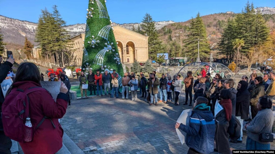 აქცია ტყიბულში, საქართველო. 3 იანვარი, 2024წ. "რადიო თავისუფლების" ფოტო.