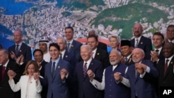 Os líderes mundiais presentes na Cimeira do G20 posam para uma fotografia de grupo no Rio de Janeiro, a 19 de novembro de 2024.