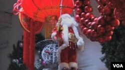 China restringe las celebraciones religiosas de Navidad, aunque avanzan las celebraciones de estilo comercial.