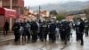 La police patrouille dans la rue dans l'ancienne ville minière de Jerada, Maroc, 16 mars 2018.