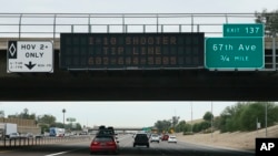 Los incidentes ocurren desde hace dos semanas en las carreteras de Phoenix, Arizona y las autoridades piden estar vigilantes.