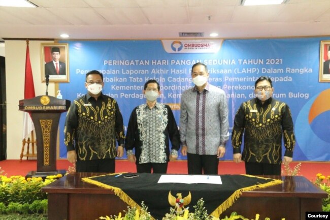 Menteri Perdagangan Muhammad Lutfi (kedua dari kanan) saat datang ke kantor Ombudsman di Jakarta, Senin (18/10/2021). (Foto:Ombudsman)
