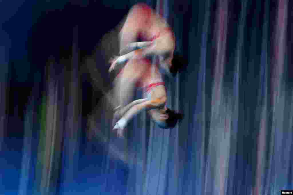 Chen Yuxi of China and Zhang Jiaqi of China compete during the diving final of the women&#39;s 10m platform synchro at the Tokyo 2020 Olympics at Tokyo Aquatics Centre, Tokyo, Japan.