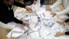Zvaničnici Izborne komisije broje glasove nakon predsjedničkih i parlamentarnih izbora na biračkom mjestu u školi u Zenici, Bosna i Hercegovina, 7. oktobra 2018.