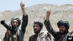 Taliban fighters listen to senior leader of a breakaway faction of the Taliban in Shindand district of Herat province, Afghanistan, May 27 2016. The Taliban announced a halt to offensive operations during Eid al Fitr.