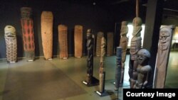 Mỹ thuật của người bản xứ Kanak trong Bảo tàng Nouvelle Calédonie. (Ảnh: Bùi Văn Phú)