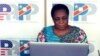 Julienne Lusenge mobundi ya makoki ya basi azwi mbano ya "mwasi ya mpiko" na mbulamatari ya Amerika, Kinshasa, 3 mars 2021. (Twitter/Ambassade ya Etats-Unis Kinshasa)
