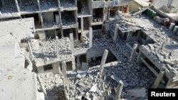 Các tòa nhà ở hướng đông thủ đô Damascus bị đổ nát vì một vụ không kích của phi cơ của không lực Syria 