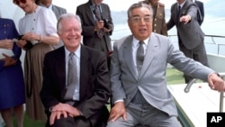 지난 1994년 6월 지미 카터 전 미 대통령(왼쪽)이 평양을 방문해 김일성 북한 주석(왼쪽)과 만났다. 김일성 주석은 그 후 불과 몇 주 후에 사망했다. 