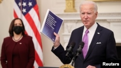 Tổng thống Joe Biden phát biểu về kế hoạch chống COVID-19 tại văn phòng Phó Tổng thống Kamala Harris ngày 21/1/2021.