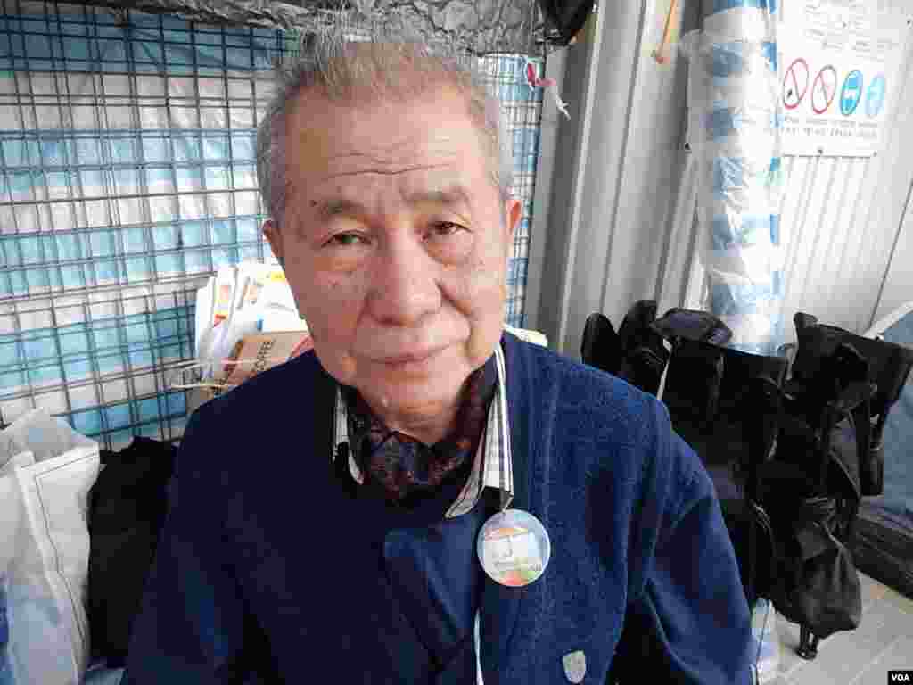 Mr. Wong, a 70-year-old Hong Kong occupy activist, says he doesn't want to see violent conflict between protesters and the police, Dec. 9, 2014. (Iris Tong/VOA)