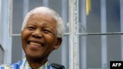 Cựu Tổng thống Nam Phi Nelson Mandela, 94 tuổi.