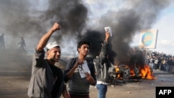 14일 이집트 알렉산드리아에서 새 헌법 초안에 반대하는 시위대.