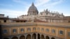 Una clinica del Vaticano fue desalojada para ser desinfectada tras detectarse un sacerdote contagiado. El Papa Francisco en tanto se recupera de un resfriado. Foto AP