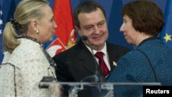 Državna sekretarka Hilari Klinton, srpski premijer Ivica Dačić i visoka predstavnica EU Ketrin Ešton na pres konferenciji u Beogradu