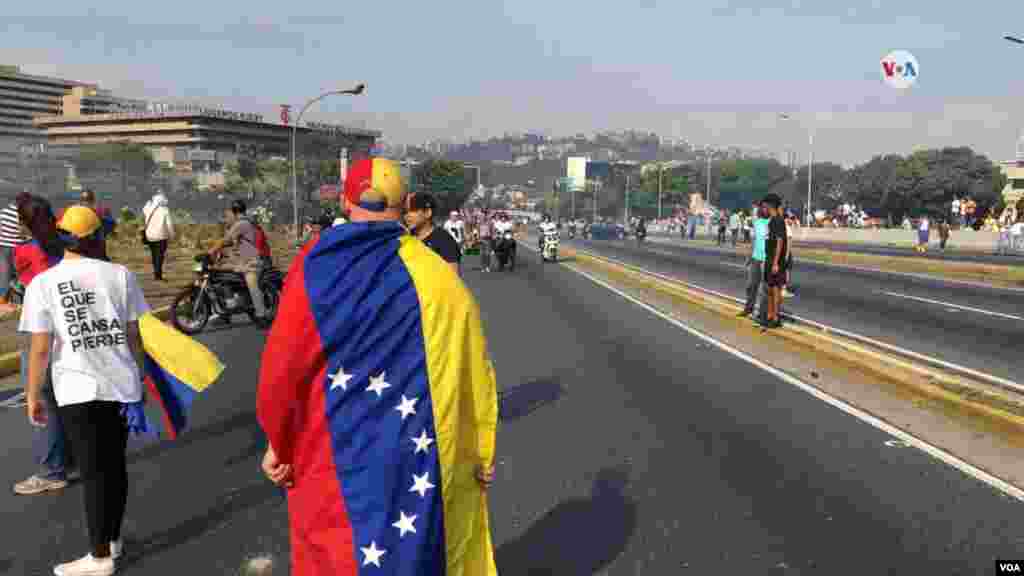 “Pueblo de Venezuela, es necesario que salgamos juntos a la calle, a respaldar a las fuerzas democráticas y a recuperar nuestra libertad", señalo este martes Juan Guaidó a tráves de su cuenta en Twitter.