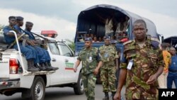 Un camion police ont arrêté des rebelles burundais capturés en RDC, le 21 janvier 2017.