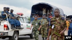 Un camion police ont arrêté des rebelles burundais capturés en RDC, le 21 janvier 2017.