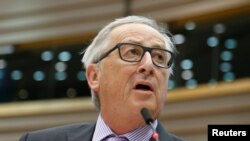 Presiden Komisi Eropa Jean-Claude Juncker menyajikan anggaran jangka panjang Uni Eropa berikutnya, di Parlemen Eropa, Brussels, Belgia, 2 Mei 2018. (REUTERS/Francois Lenoir).