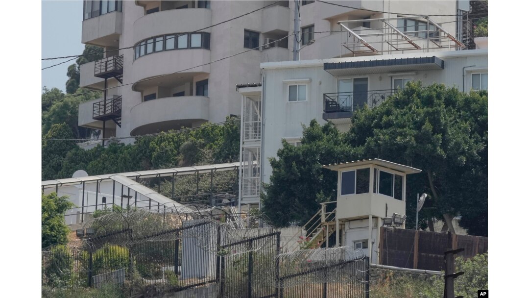 Vista general de una parte del recinto de la Embajada de Estados Unidos en Aukar, un suburbio al norte de Beirut, Líbano, el miércoles 5 de junio de 2024.