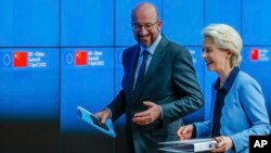 欧洲理事会主席查尔斯‧米歇尔（Charles Michel）和欧盟委员会主席乌尔苏拉‧冯德莱恩（Ursula von der Leyen）在欧中峰会上。（ 2022年4月1日）