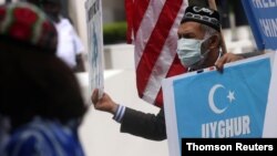 Protesta contra el trato de China a los uigures fuera del Departamento de Estado de EE. UU. en Washington el cinco de mayo del 2021. 