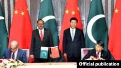 2014年5月，中国国家主席习近平访问巴基斯坦。图为习近平与巴基斯坦总统侯赛因出席两国签约仪式。（资料照）