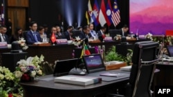 Kursi yang disediakan untuk Myanmar dibiarkan kosong pada Pertemuan Dewan Komunitas Politik-Keamanan Asean (APSC) ke-27 menjelang KTT ASEAN di Sekretariat Asean di Jakarta pada 4 September 2023. (Foto: AFP)