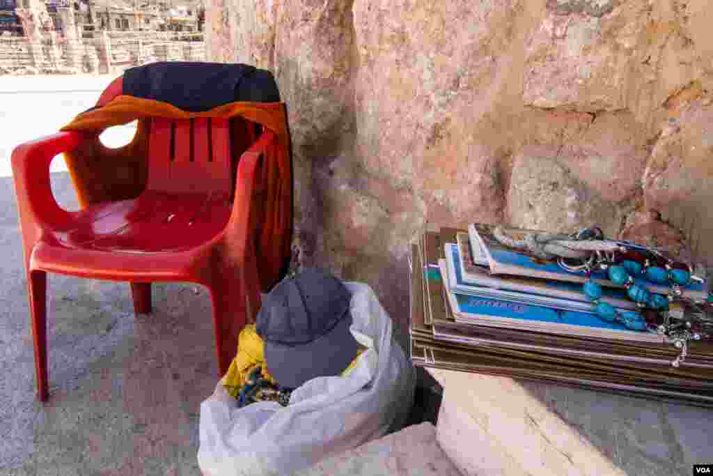 Unsold guidebooks to Baalbek. From 2010 to 2014 the number of tourists visiting Lebanon has dropped 40%. (John Owens for VOA News)