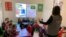 Enfants syriens dans une salle de classe du Centre Himaya, organisation libanaise qui oeuvre à la protection et l'éducation des filles (Nisan Ahmado/VOA/Juillet 2019)