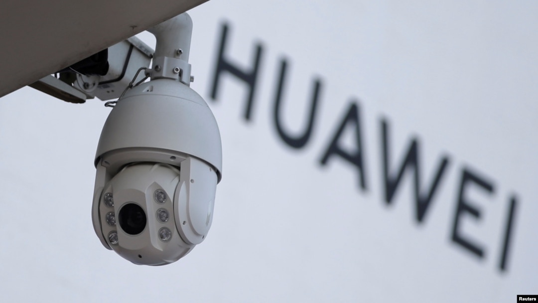 Kamera za nadzor ispred prodavnice kompanije Huavei, u Pekingu