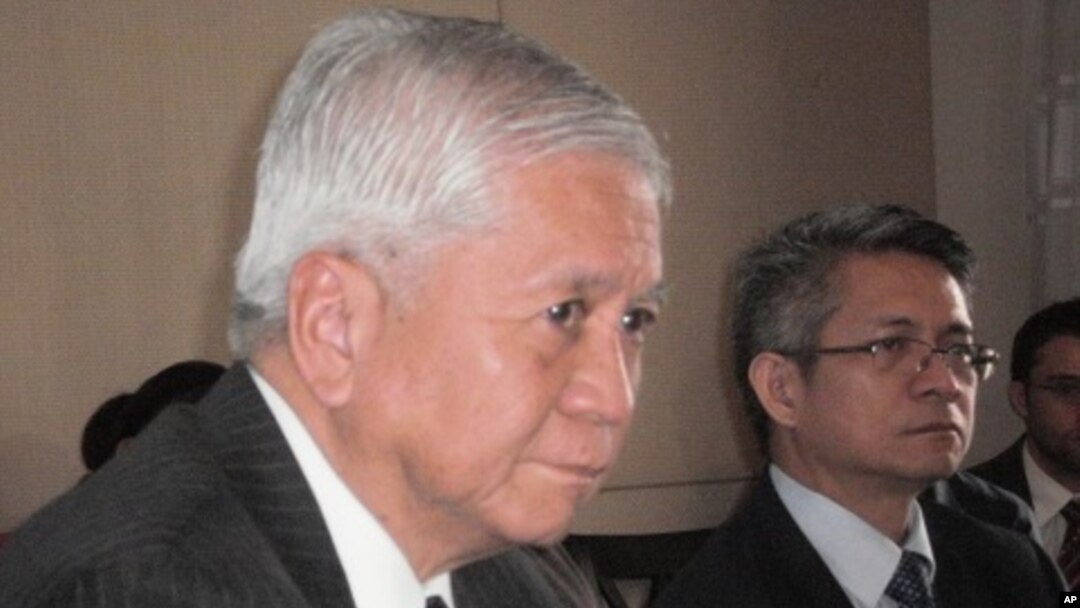 Menteri Luar Negeri Filipina, Albert del Rosario (Foto: dok). Filipina akan menyelenggarakan pertemuan bulan depan terkait upaya penyelesaian sengketa wilayah di Laut CHina Selatan (21/11).