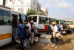 Ethiopian migrants leave an IOM shelter before they were flown back to Ethiopia, in Aden, Yemen, April 13, 2021.