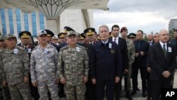 Turkey's Defense Minister Hulusi Akar, second right, main opposition Republican People's Party leader Kemal Kilicdaroglu, right, and army's top commanders stand during the funeral prayers of Osman Kose, a 38-year-old Turkish diplomat killed in Iraq,…