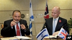British Foreign Secretary William Hague, right, meets with his Israeli counterpart Avigdor Lieberman as they prepare to sign an agreement which will increase cooperation between the two countries' film industries, in Jerusalem, 3 Nov 2010