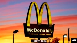 La disponibilidad de desayuno todo el día ha ayudado al resurgimiento de las ventas para McDonald's.