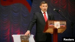 Separatist leader Alexander Zakharchenko is sworn in as the head of the self-proclaimed Donetsk People's Republic during a ceremony at a theatre in Donetsk, eastern Ukraine, Nov. 4, 2014. 