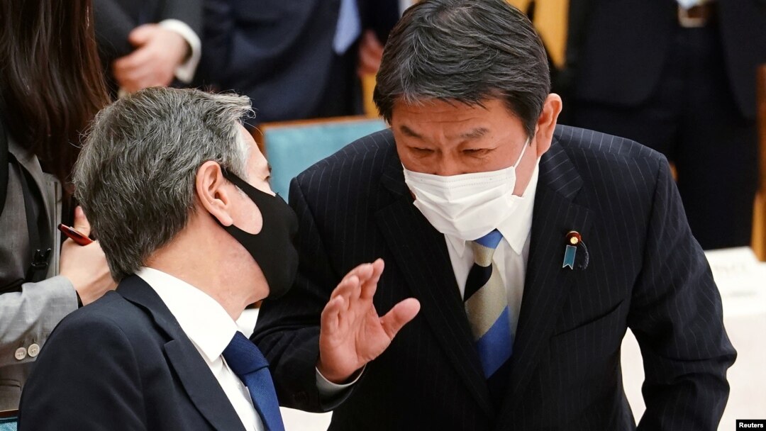 2021年3月16日美國國務卿布林肯(左)在日本東京首相辦公室與日本外相茂木敏充會談。